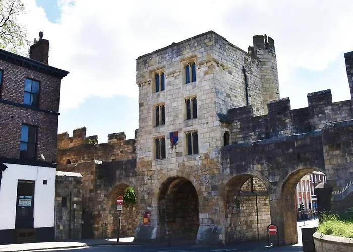 Great Gate House View - Within York Walls